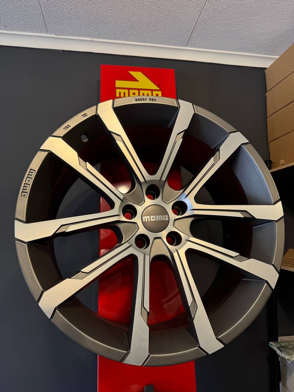 MOMO Quantum Evo Matt Anthracite Polished